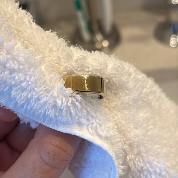 Oura Ring Gen3 Heritage Gold w/ 2 Chargers & Box - Picture 17 of 17